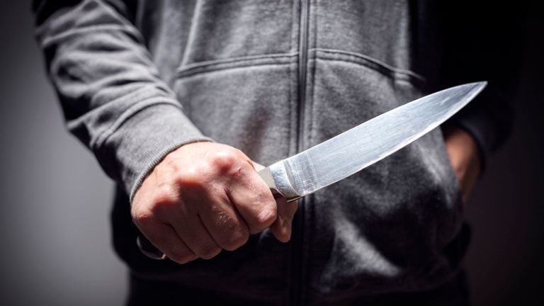 Doi tineri, atacaţi cu cuţitul într-o sală de cinema din Timişoara
