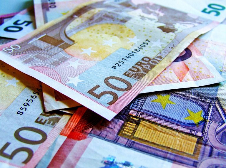 Raport PwC: Industria de media şi divertisment din România va creşte cu 7% în 2023 şi va atinge 4 miliarde de euro