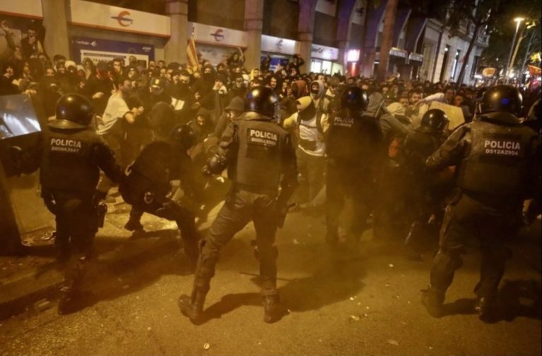 Anarhie în Barcelona. Serverul de „terorism stradal” ar fi ascuns în România