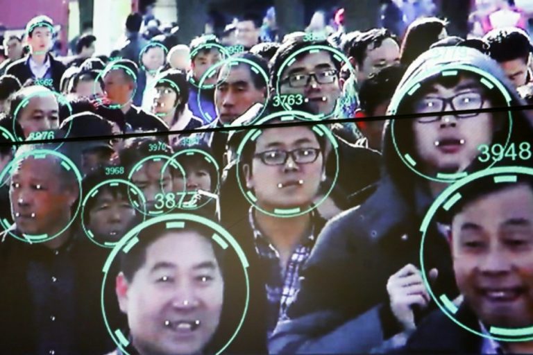 China: Guvernul îți va scana fața dacă vrei să intri pe Internet