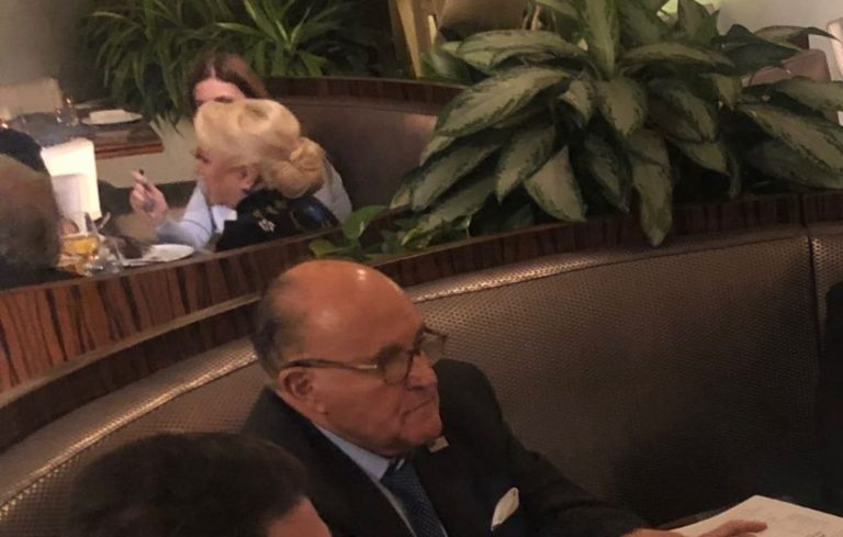 Dăncilă și Giuliani au cinat la mese alăturate la Hotelul Trump din Washington D.C.