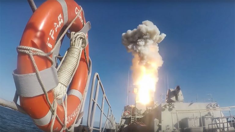 Incident cu o rachetă lansată de pe un submarin nuclear. Totul sub ochii lui Vladimir Putin