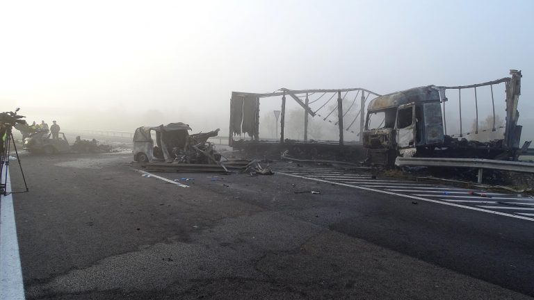 Carnagiu rutier cu șapte decedați pe autostrada M5 din Ungaria. Patru dintre ei erau români