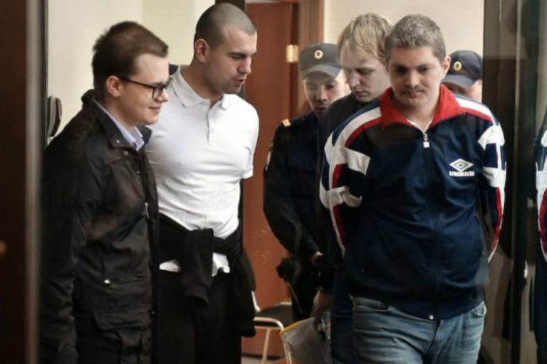 Gest extrem într-un tribunal rusesc: Inculpați din grupul „Noua Măreție” și-au tăiat venele în fața judecătorului