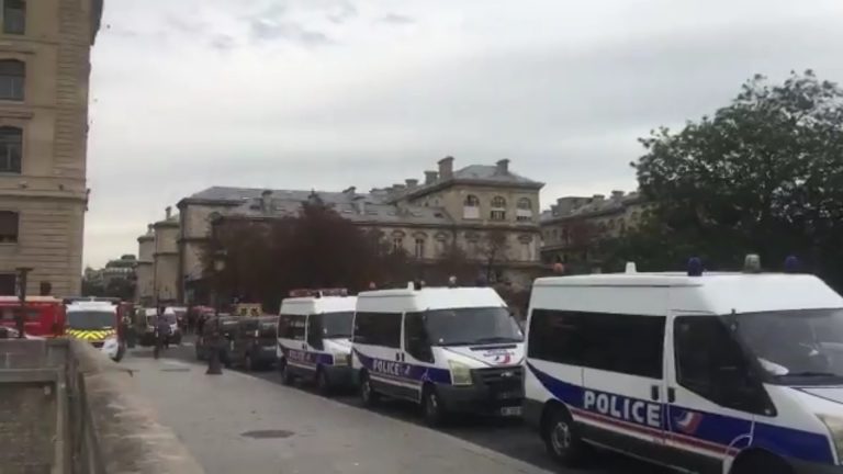 Autorul atacului de la sediul poliției din Paris se convertise la Islam