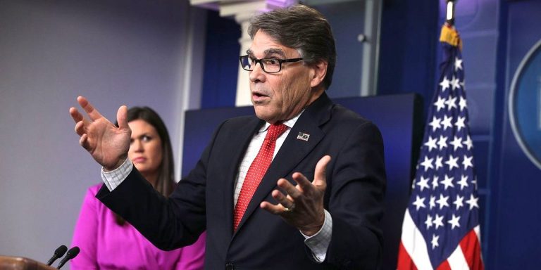 Rick Perry dezminte informațiile că ar demisiona