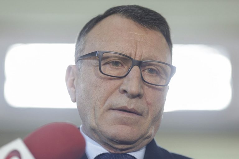 Paul Stănescu, „mesaj de dragoste” pentru Liviu Dragnea pe treptele DNA