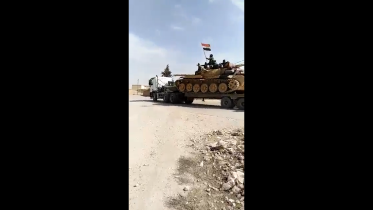 VIDEO Tancurile lui Assad au ajuns pe linia frontului. Armata lui Erdogan așteaptă ordinu de atac