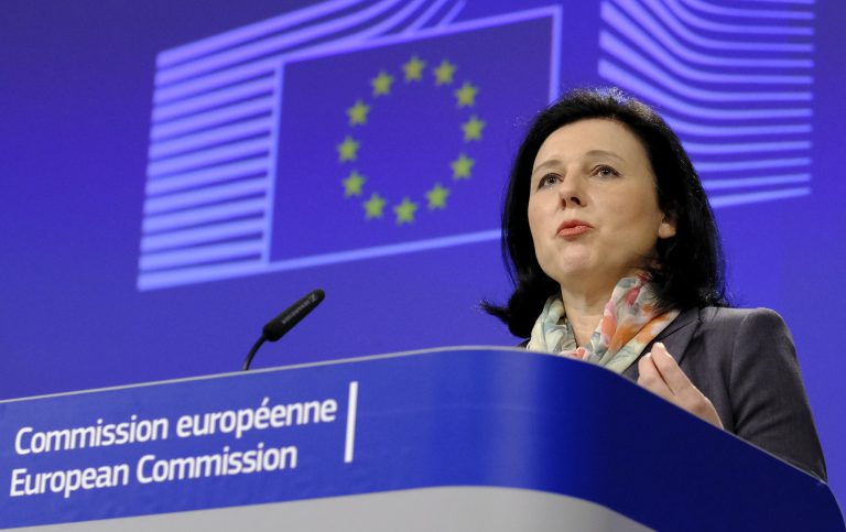 UE transmite Ungariei şi Poloniei să-şi îmbunătăţească independenţa media şi a justiţiei