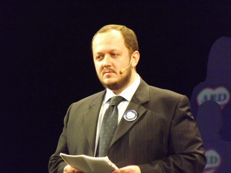 Adrian Papahagi îl dă în judecată pe Gelu Duminică pentru că l-a comparat cu talibanii și cere ajutorul BOR: Creștinii din România s-au săturat de batjocură și îi invit să acționeze în justiție