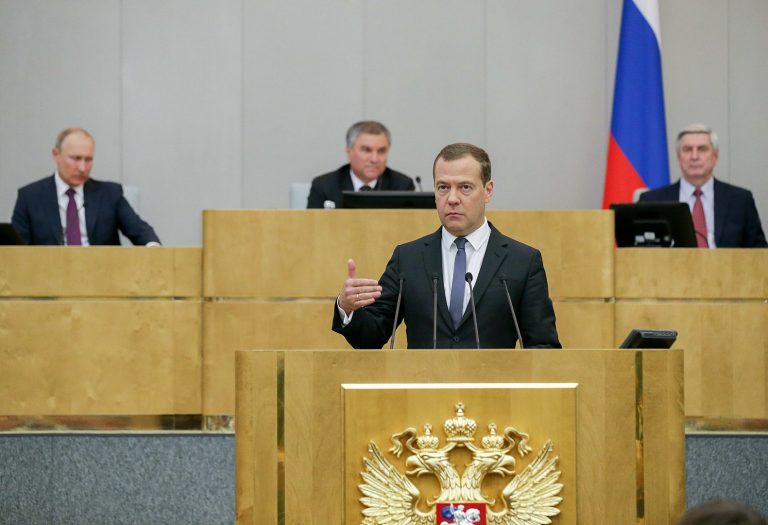 Medvedev: Rusia îşi va împiedica vecinii ostili şi Ucraina „nazistă” să se înarmeze nuclear