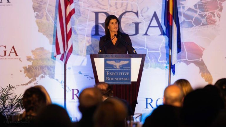 Fosta ambasadoare SUA la ONU afirmă că foşti oficiali de la Casa Albă i-au cerut să-l submineze pe Trump