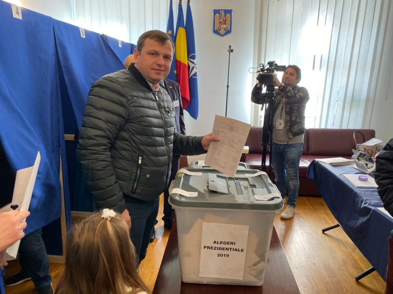 Alegeri prezidențiale 2019. Ministrul moldovean de Interne a votat pentru un președinte al tuturor românilor