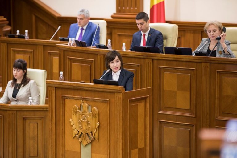Moldova’s government collapses in no-confidence vote (update 1)