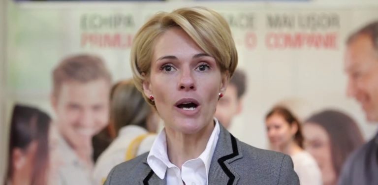 BRD recunoaște că a dat mită unor funcţionari din CNAS. Directoarea de la Resurse Umane și șapte angajați s-au autodenunţat