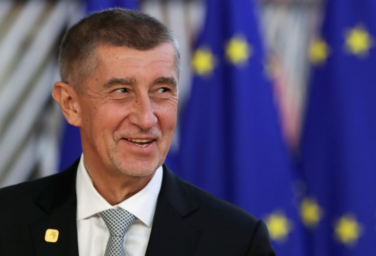Republica Cehă | Un fost prim-ministru, un general şi o economistă, favoriţi la prezidenţiale