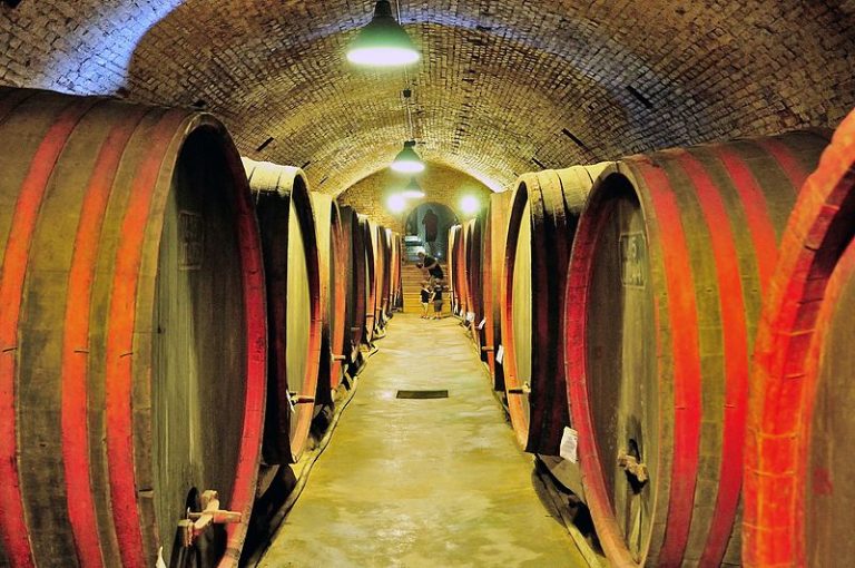 Producția de vin a României a scăzut în 2019 sub 5 milioane de hectolitri (raport internațional)
