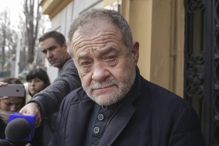 Dumitru Buzatu îl atacă pe Ilie Bolojan: Cum poţi după două-trei zile de la instalarea în funcţie să spui că trimiţi acasă oamenii? Cine eşti tu să trimiţi acasă jumătate dintre salariaţi