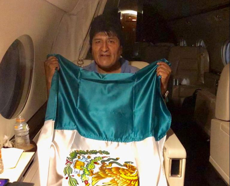 Fostul președinte al Boliviei, dat jos de proteste de stradă, și-a început exilul în Mexic