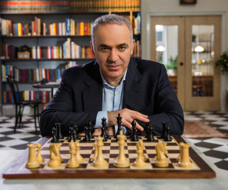 Hodorkovski şi Kasparov, oponenţi ai Kremlinului, atrag atenţia asupra interdicţiei generale de vize UE pentru cetăţenii ruşi