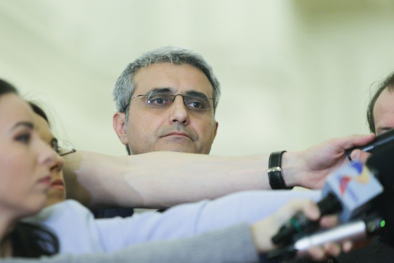 Turcescu, replică dură pentru Paleologu: Micuțule, îți pute partidul? Am intuit ce loază ești