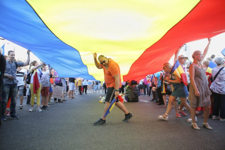 Purtați masca, spălați-vă pe mâini, păstrați distanța și mergeți la vot. Abia apoi va începe cu adevărat treaba