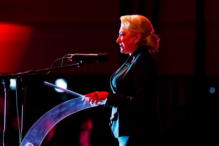 Dăncilă, jignită „patriotic” de faptul că Iohannis a numit-o „Vasilica”