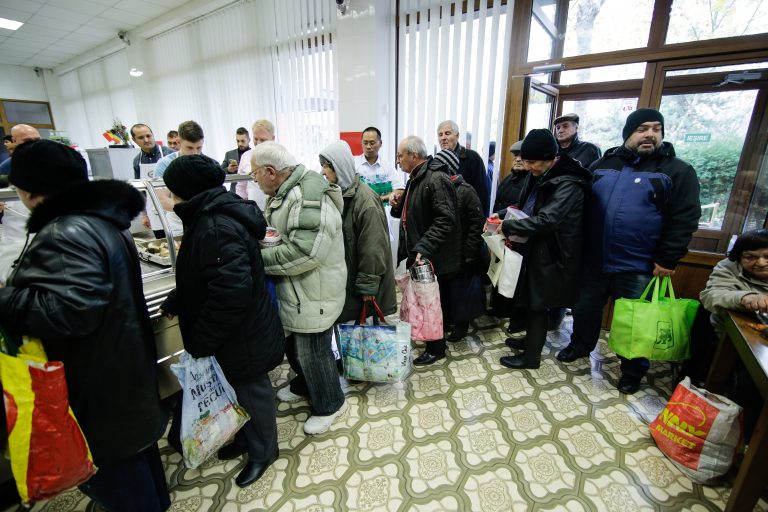 Raport: Calitatea vieții din România, în declin. Principalele hibe: salubritatea, sănătatea și accesul la educație