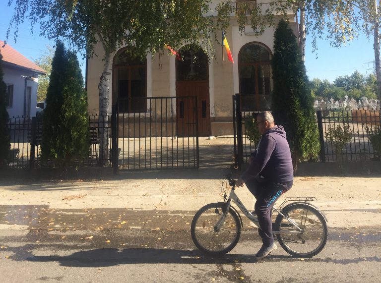 Residents of Social Democrat stronghold not sure if or how they will vote in Romania’s presidential election (many want to work abroad)