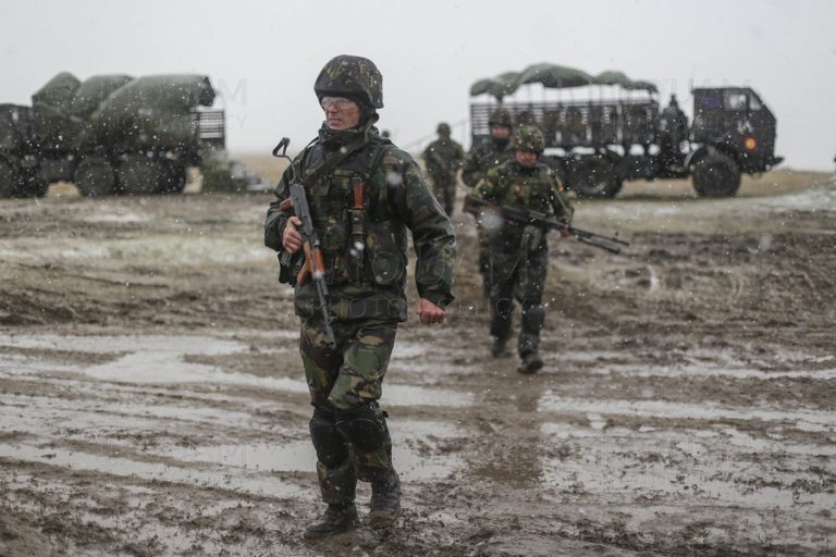 Despăgubiri de 100.000 lei pentru un militar care și-a pierdut auzul