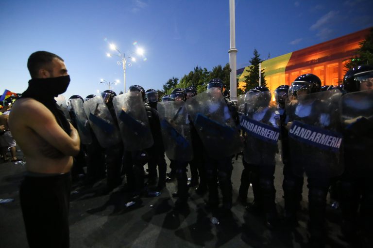 Mai multe ONG-uri cer o echipă de procurori militari care să se ocupe doar de anchetarea dosarului 10 august