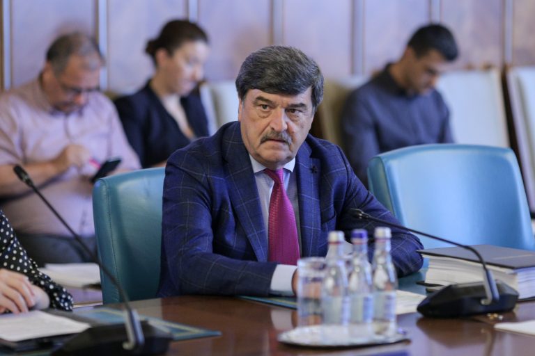 Preşedintele Camerei Deputaţilor a propus revocarea şefului AEP, Toni Greblă. Cererea va intra la vot vineri, în plen