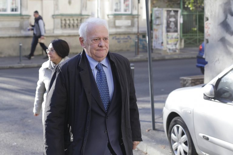 Fostul deputat PSD Viorel Hrebenciuc, condamnat la doi ani de închisoare în dosarul retrocedării ilegale a mii de hectare de pădure în Bacău