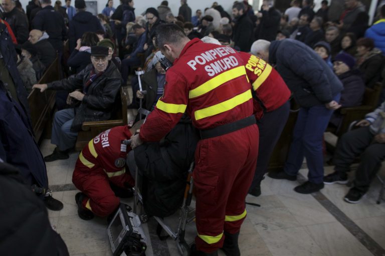 Dosarul Revoluției. 500-600 de oameni la ICCJ: a fost nevoie de intervenția SMURD