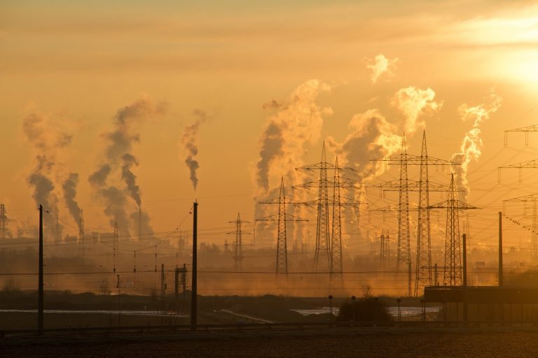 Șeful BEI: România, Polonia și Ungaria vor fi cel mai greu lovite de costul trecerii la energiile ”verzi”