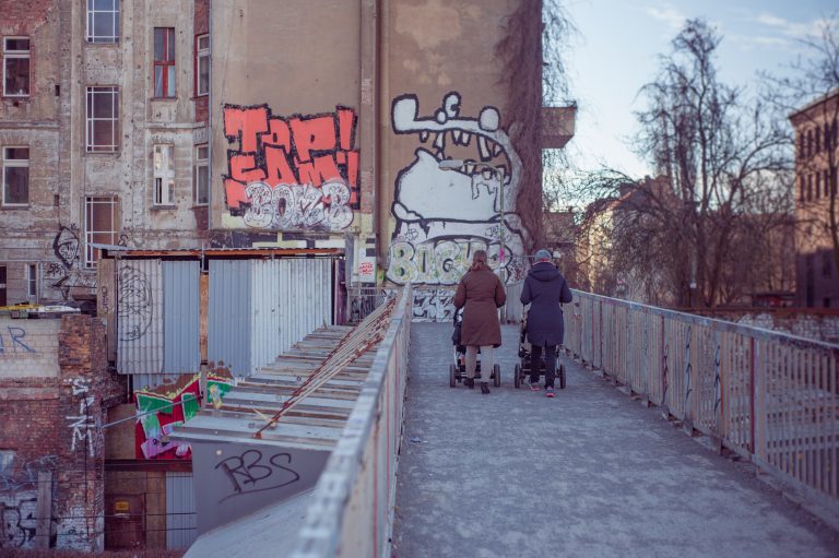 FT: Zidul Berlinului și ascensiunea naționalismului. Țapii ispășitori serviți de populiști