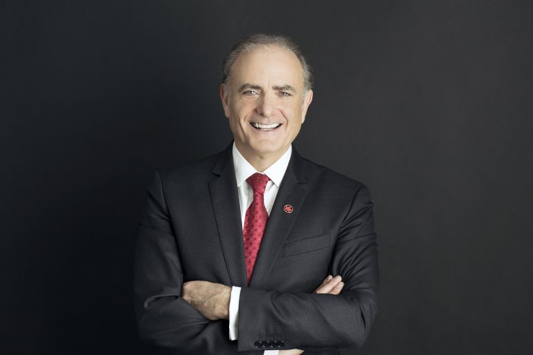 Românul care conduce Air Canada, numit CEO-ul anului pentru a doua oară