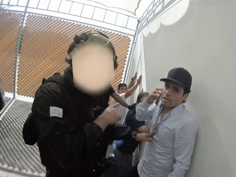 VIDEO Răzbunarea cartelului: Polițistul care l-a arestat pe fiul lui „El Chapo”, executat cu 150 de focuri de armă