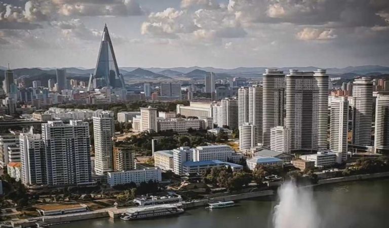 VIDEO Cum arată cu adevărat capitala Coreei de Nord. Doi români au filmat zgârie-norii din Phenian