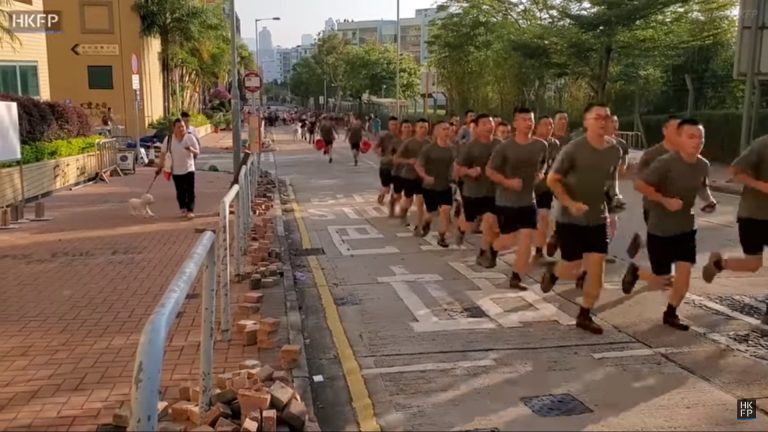 Armata Chinei a făcut curat pe străzile din Hong Kong după valul de proteste