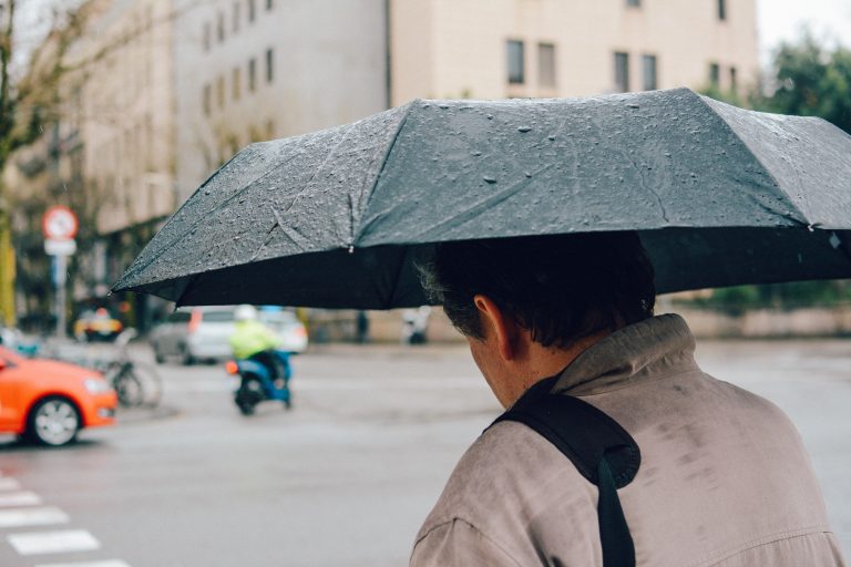 ANM a emis o prognoză meteorologică specială de vânt, ploi și lapoviță în București