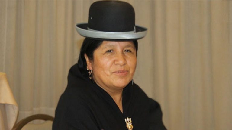 Diversiune eșuată: Șefa tribunalului electoral din Bolivia a fost arestată, deşi a încercat să scape deghizându-se în bărbat