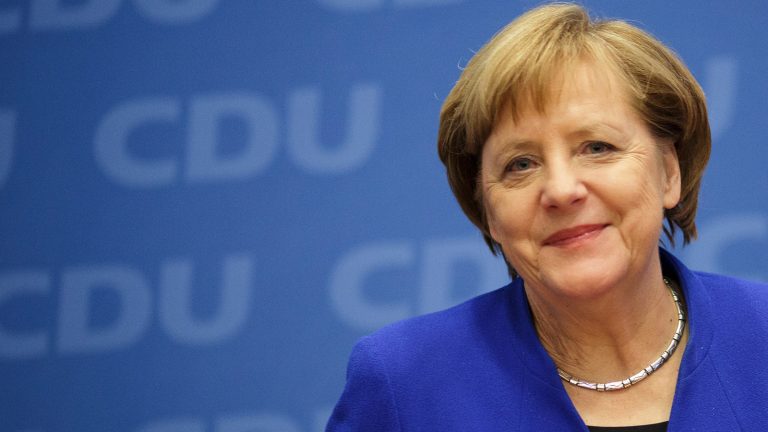 Europenii se gândesc să apeleze la Angela Merkel sau Mario Draghi pentru a relua dialogul cu Vladimir Putin (Financial Times)