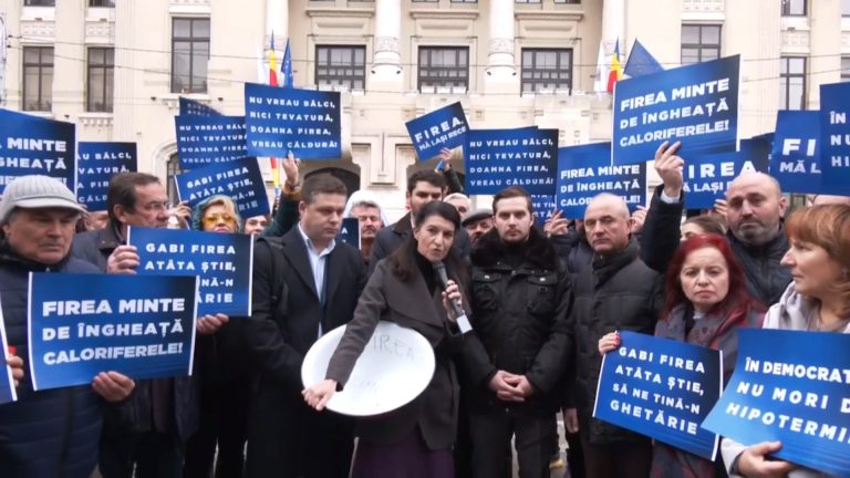 “Firea minte de îngheață caloriferele” | Protest PNL față de lipsa căldurii în București
