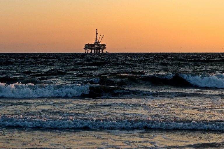 Reuters: ExxonMobil renunță nu doar la operațiunile din România, practic iese din Europa