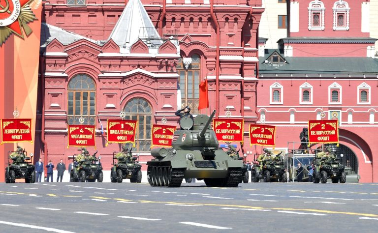 Xi Jinping merge la parada anuală de la Moscova