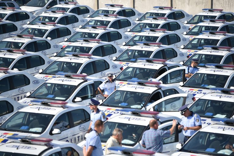 Ministrul Vela oprește angajările în MAI: Concursurile sunt organizate mai mult pentru pile şi relaţii