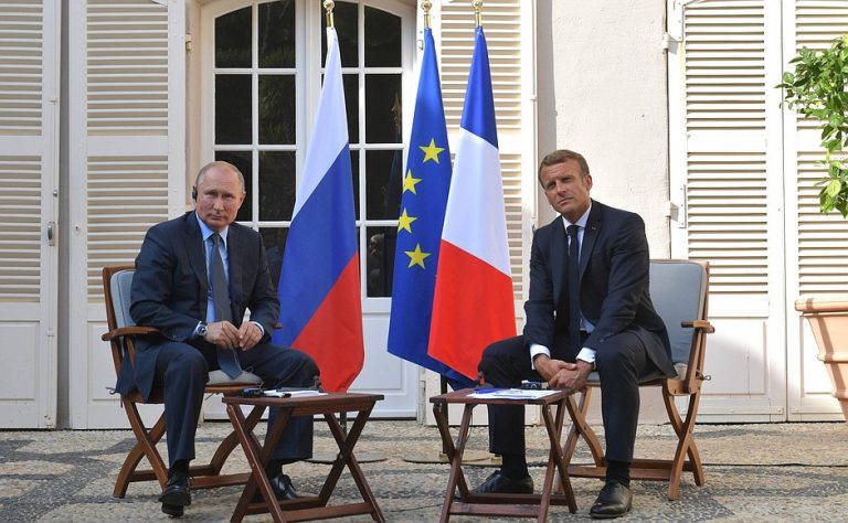 Caramitru Jr, atac la Cioloș. Îi cere să se delimiteze de declarațiile favorabile Rusiei făcute de Macron