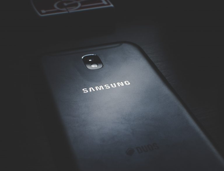 Aplicaţii de la Samsung şi Google, vulnerabile. Utilizatorii pot fi fotografiaţi sau înregistraţi fără să ştie