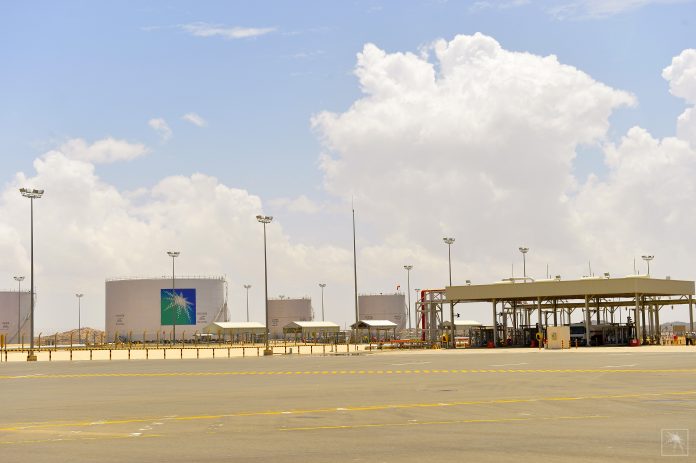 Saudi Aramco, cea mai mare companie petrolieră din lume, va fi listată la bursă.
